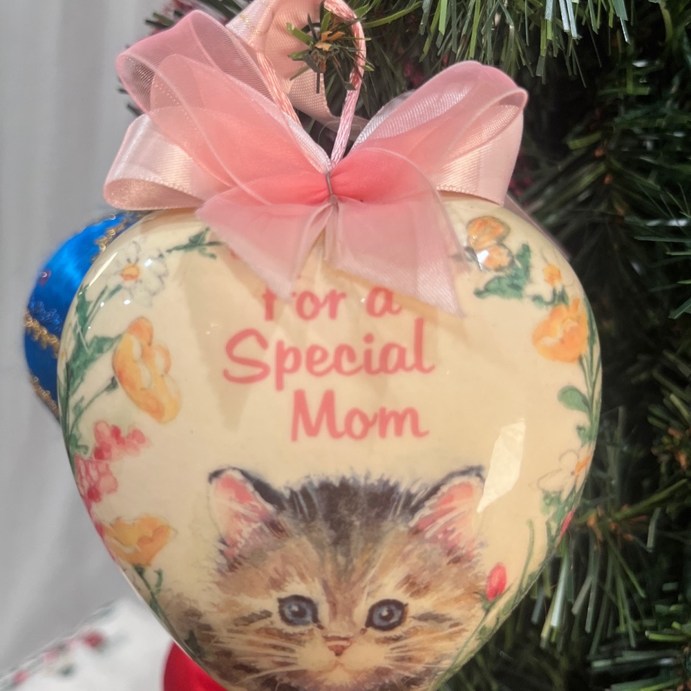 Heart-Shaped Ornament with Kitten Design